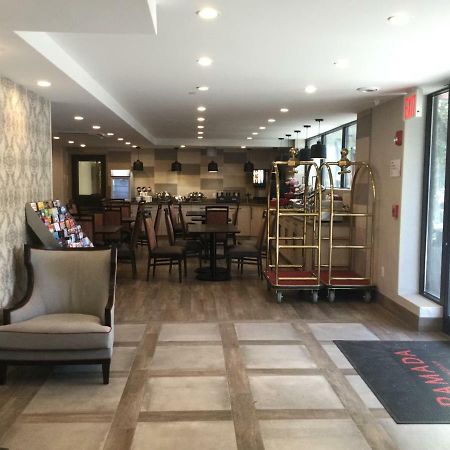Hotel Ramada By Wyndham Bronx Terminal à New York Extérieur photo