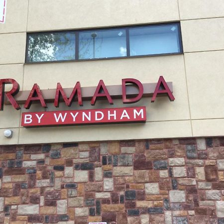 Hotel Ramada By Wyndham Bronx Terminal à New York Extérieur photo