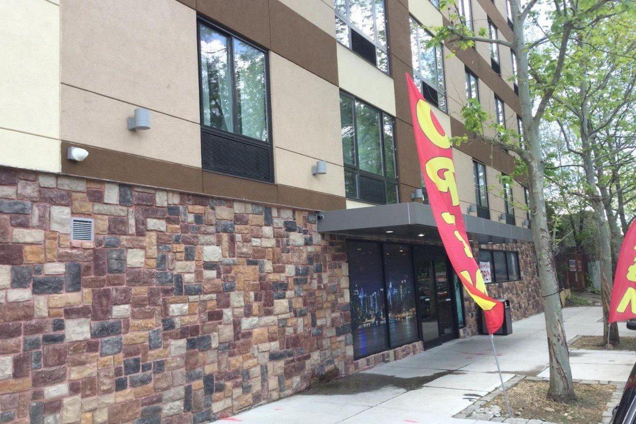 Hotel Ramada By Wyndham Bronx Terminal à New York Extérieur photo