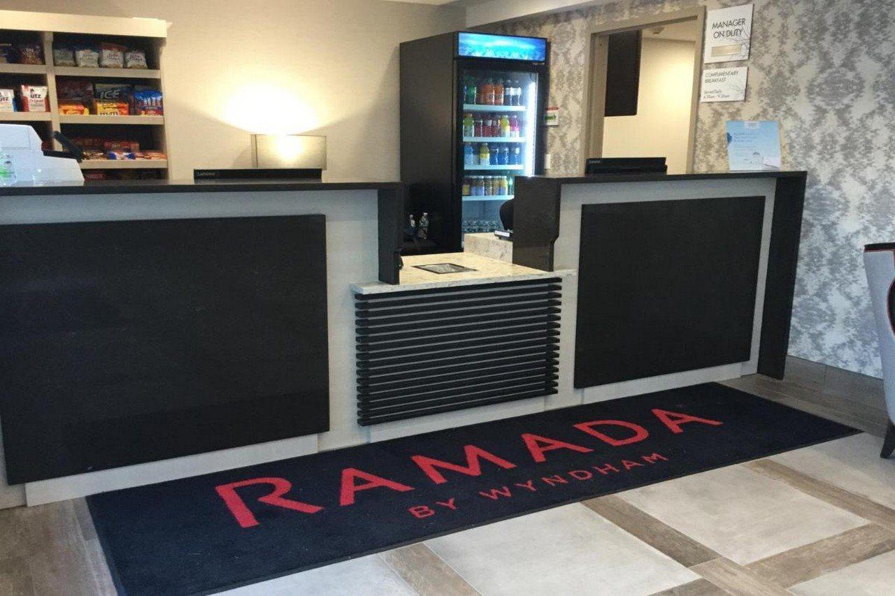 Hotel Ramada By Wyndham Bronx Terminal à New York Extérieur photo