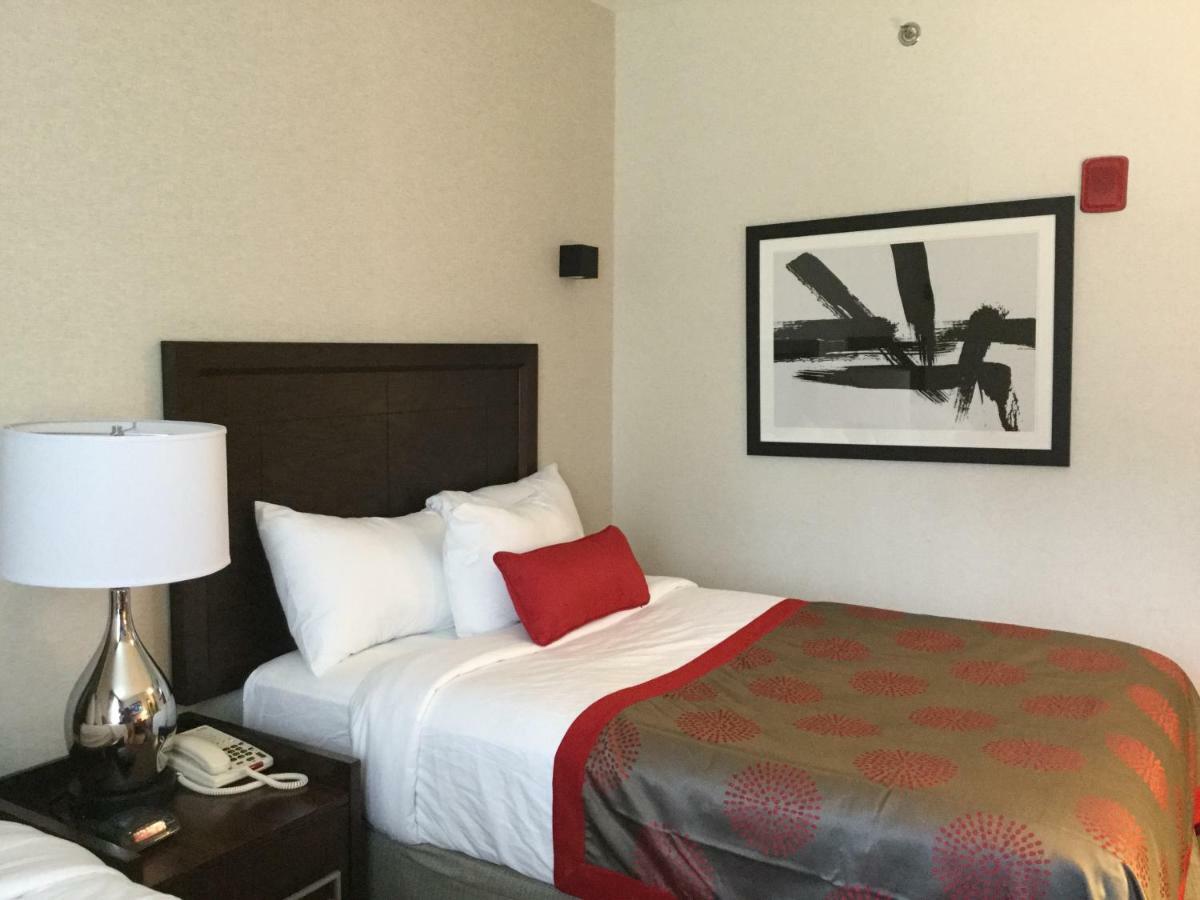 Hotel Ramada By Wyndham Bronx Terminal à New York Extérieur photo